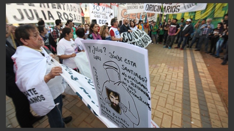 El acto posterior a la marcha se realizó en la Plaza 25 de Mayo.