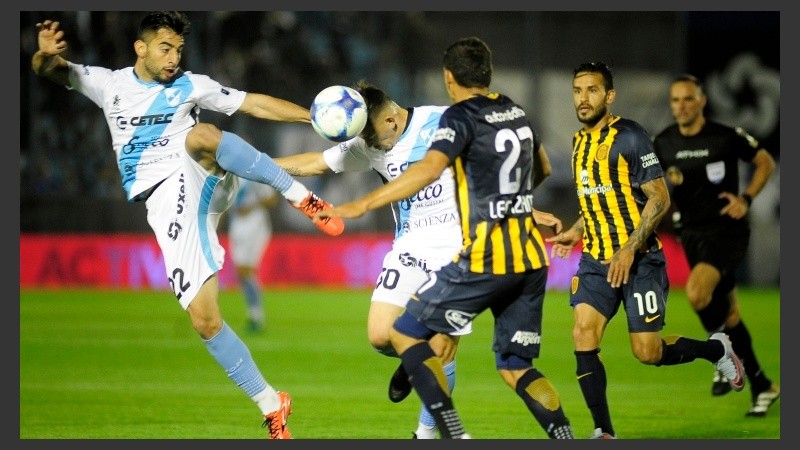 Pura lucha en la noche del lunes.