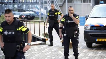 La policía holandesa al rescate.