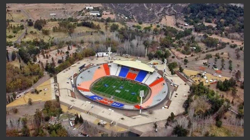 El estadio Malvinas Argentinas, emplazado en el parque General San Martín.