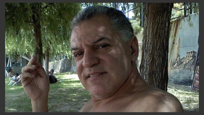 Santiago fue encontrado muerto en su casa.