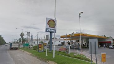 La estación de servicio está ubicada sobre el límite del municipio.