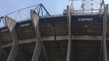 El terremoto separó dos tribunas de concreto en el Estadio Azteca y obligó a suspender partido entre América y Cruz Azul.