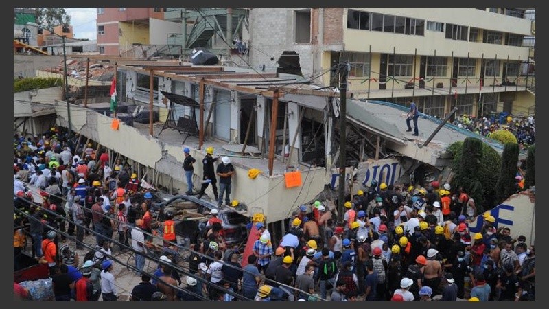 Unos 50 edificios colapsaron en la capital mexicana.