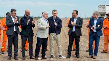 Macri, Lifschitz y Corral juntos en una obra sobre la ruta 34.