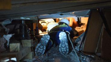 Continuaban las tareas para rescatar a personas atrapadas.