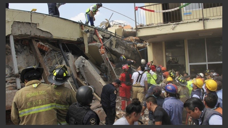 La escuela se derrumbó en el sur de la ciudad de México.