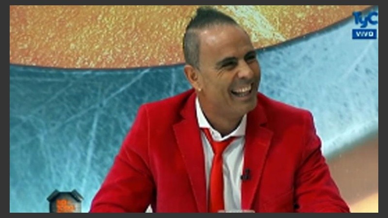 Lunati, vestido de River en el programa.