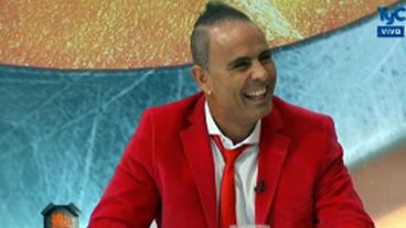 Lunati, vestido de River en el programa.