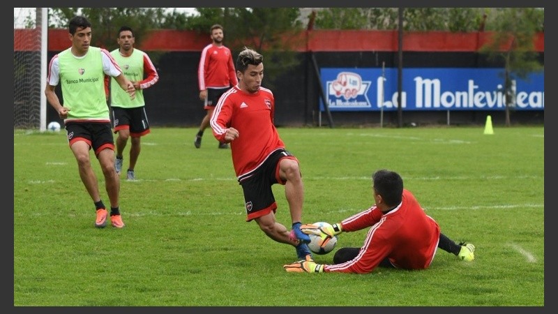 Torres juega a pesar del golpe en el tobillo. 