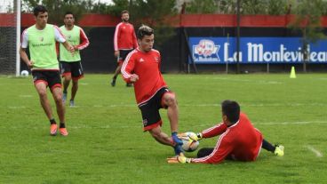 Torres juega a pesar del golpe en el tobillo.