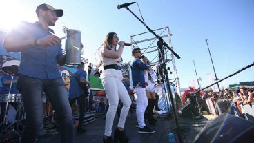 Música en vivo de cara al Paraná.