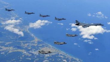 Bombarderos estadounidenses B-1B rozaron este sábado las costas norcoreanas.