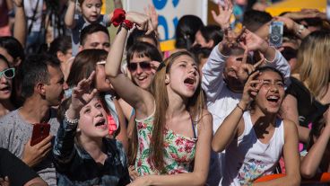 Chicas y chicos disfrutaron a pleno la fiesta de la radio en un día a puro sol.