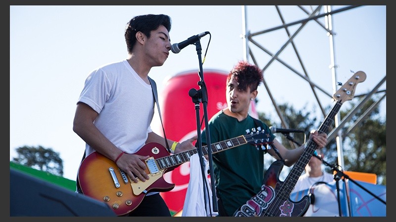 Música en vivo en el escenario de la FM Vida.