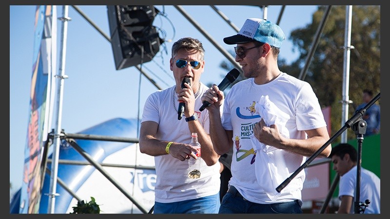 Los animadores de la fiesta de FM Vida en La Florida.