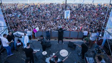 Una multitud se hizo presente para festejar la llegada de la primavera.