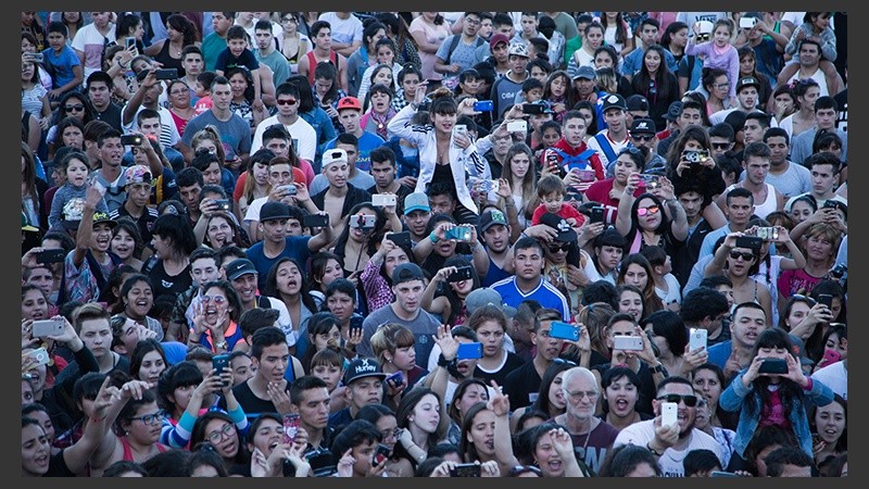 Toda esta gente en el cierre de la fiesta.