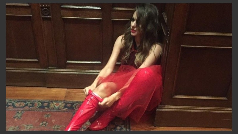 “Poseída”, escribió Pampita en uno de los posteos la también jurado de Bailando por un sueño.