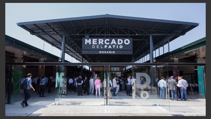 El mercado minorista cuenta con 40 locales, de 20 rubros, todos vinculados a la alimentación y gastronomía.