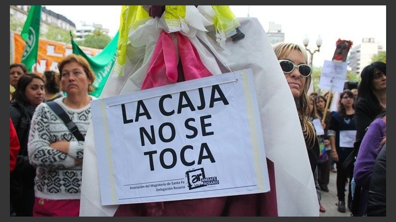 Almirón: “Si se transfiere la caja deja de existir el 82 por ciento móvil”.