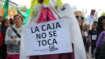 Almirón: “Si se transfiere la caja deja de existir el 82 por ciento móvil”.