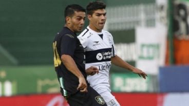 Perdomo, en escena ante Ervitti, el año pasado.