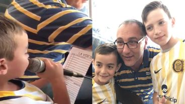 Lorenzo y Agustín junto a la clásica voz del estadio de Carlos Fiori.