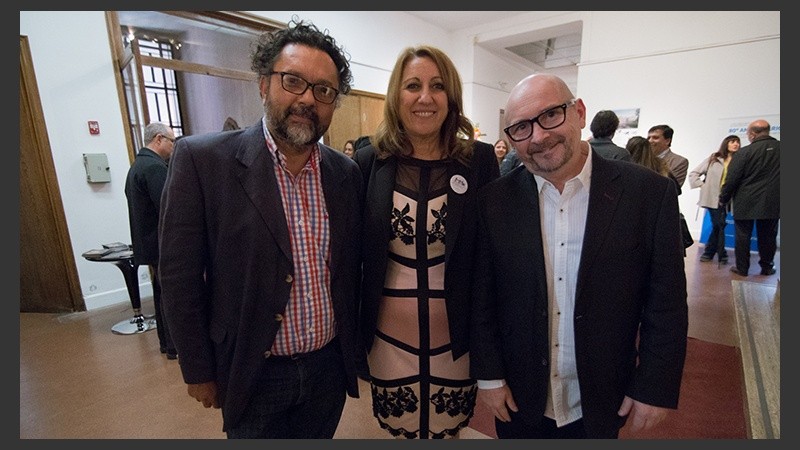 D'amelio con el secretario de Cultura Guillermo Ríos y la intendenta Mónica Fein.