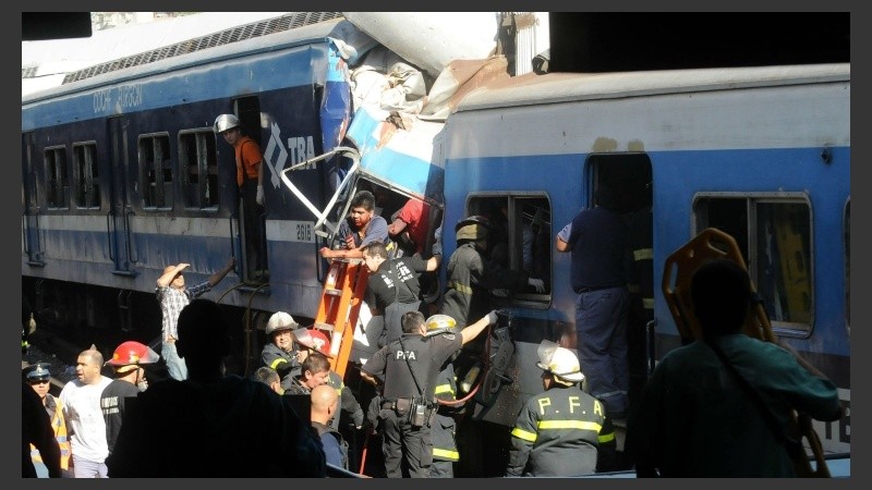 Carlos se había subido al último vagón y en el viaje se pasó al primero. 