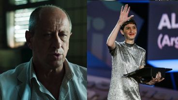 Una imagen de Araóz en el film y Gala al recibir el premio.