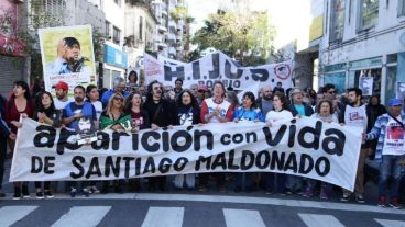 La masiva columna en su avance por el centro de la cuidad, a media tarde.