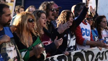 La masiva columna en su avance por el centro de la cuidad, a media tarde.