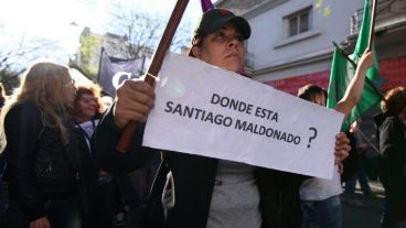 La masiva columna en su avance por el centro de la cuidad, a media tarde.