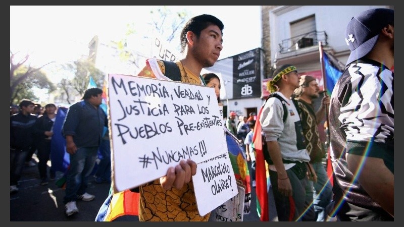 La masiva columna en su avance por el centro de la cuidad, a media tarde.