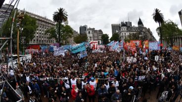 Miles de personas para reclamar en el centro de Buenos Aires.
