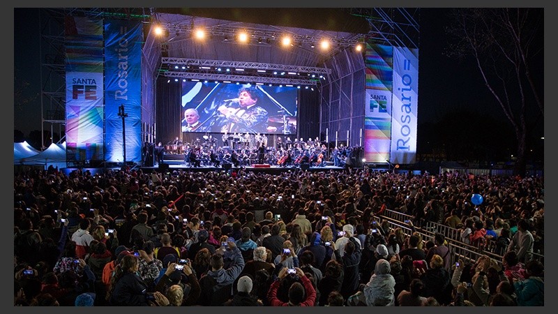 Los Palmeras y la Filarmónica provincial en la inauguración del parque 