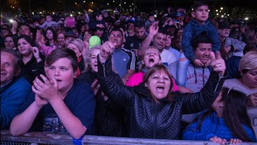 Los Palmeras y la Filarmónica provincial en la inauguración del parque "Héroes de Malvinas" en zona sur.
