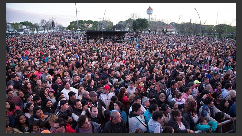Los Palmeras y la Filarmónica provincial en la inauguración del parque 
