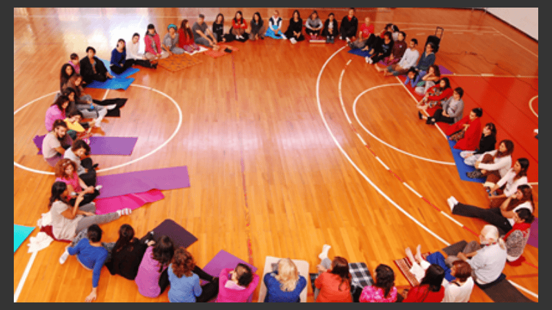 La propuesta tiene como objetivo promocionar los principios de esta práctica e investigación que integra movimiento, conciencia y salud.