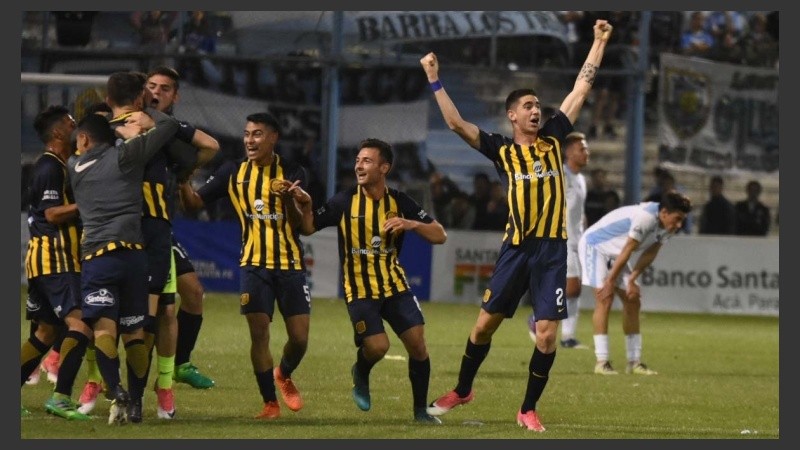 Los canallas celebran el triunfo.