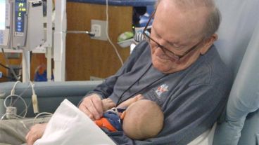 El gran David con el pequeño Logan.