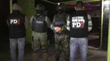 Las mujeres son asistidas por el equipo de la Agencia y del IMM.