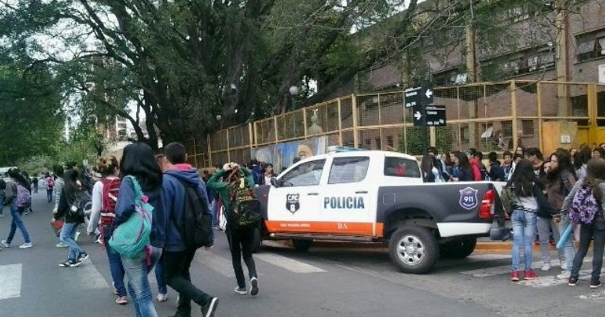 Docente detenido por realizar una amenaza de bomba en la escuela donde ...