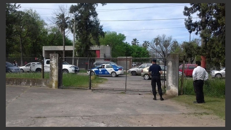 La policía buscó a los evadidos en las instalaciones de Grupo Televisión Litoral.