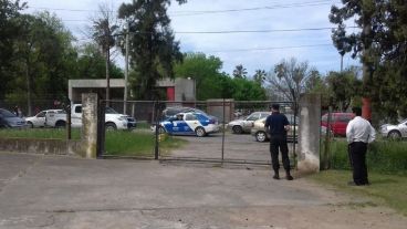 La policía buscó a los evadidos en las instalaciones de Grupo Televisión Litoral.