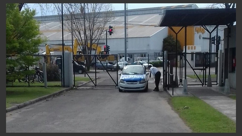 La policía buscó a los evadidos en las instalaciones de Grupo Televisión Litoral.