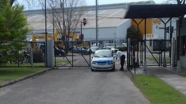 La policía buscó a los evadidos en las instalaciones de Grupo Televisión Litoral.