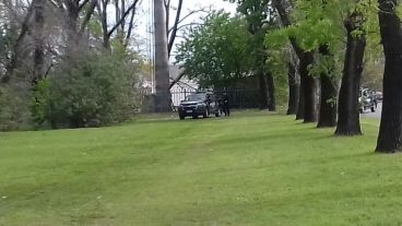 La policía buscó a los evadidos en las instalaciones de Grupo Televisión Litoral.