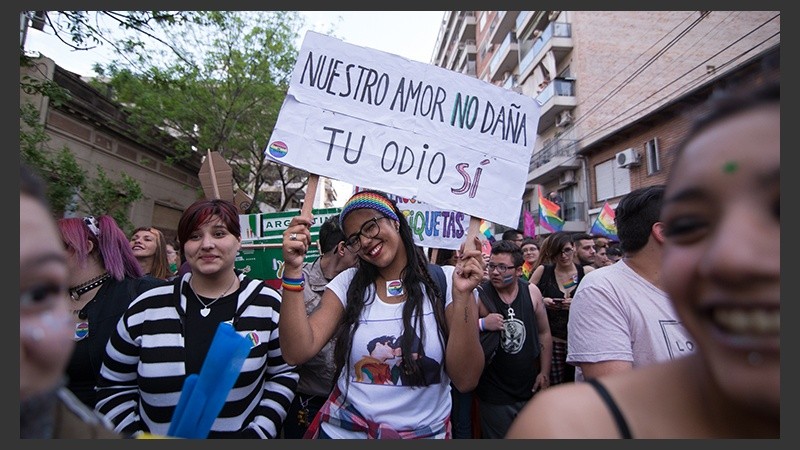 Masiva marcha del orgullo 2017 en Rosario.
